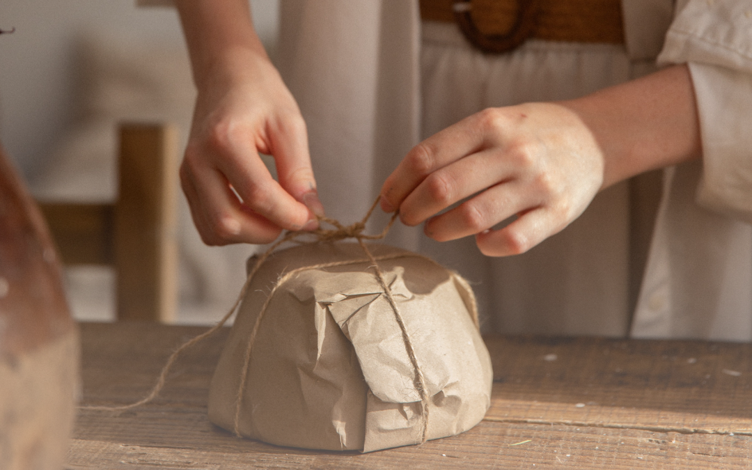 4 Ways to Sustainably Wrap Gifts